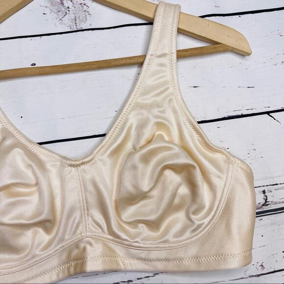 Breezies cream ivory bra 38D - Picture 3 of 13